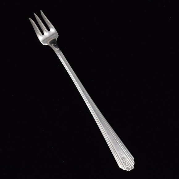 National Viceroy Plate Moderne Cocktail Seafood Fork Silverplate Fancy Heart VTG - Picture 1 of 6